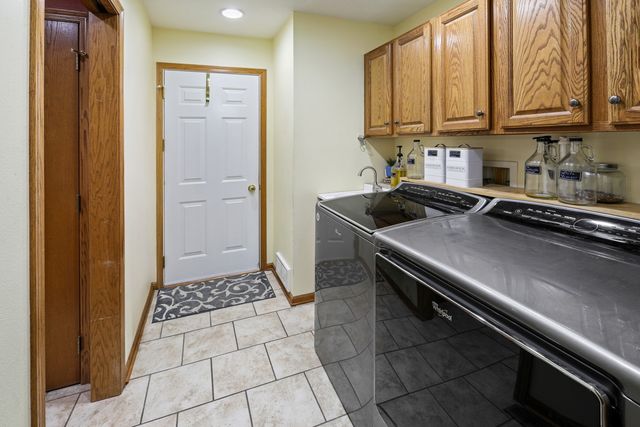 505 W Meadow Drive, Prairie City, IA 50228