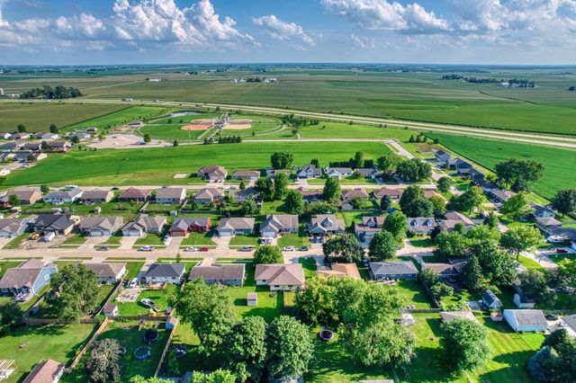 505 W Meadow Drive, Prairie City, IA 50228