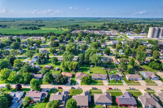 505 W Meadow Drive, Prairie City, IA 50228