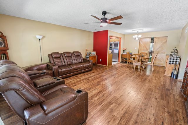 505 W Meadow Drive, Prairie City, IA 50228