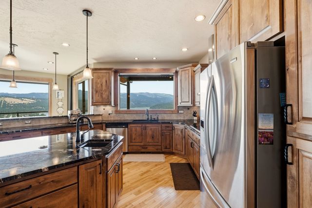 375 S LEGEND TREE Dr, Liberty Lake, WA 99019
