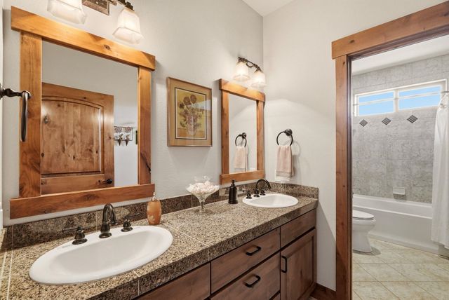 375 S LEGEND TREE Dr, Liberty Lake, WA 99019