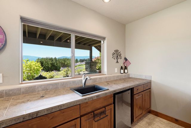 375 S LEGEND TREE Dr, Liberty Lake, WA 99019
