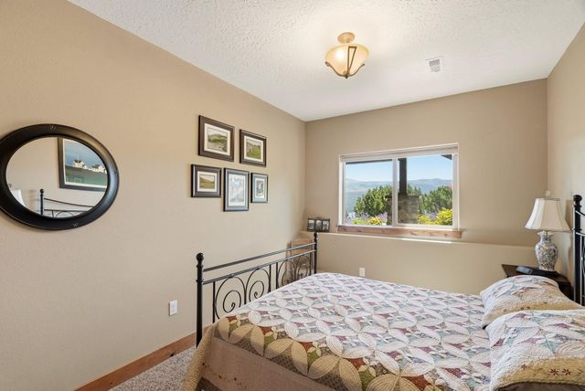 375 S LEGEND TREE Dr, Liberty Lake, WA 99019
