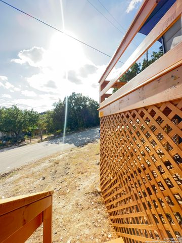 1060 Rockmoor, Canyon Lake, TX 78133