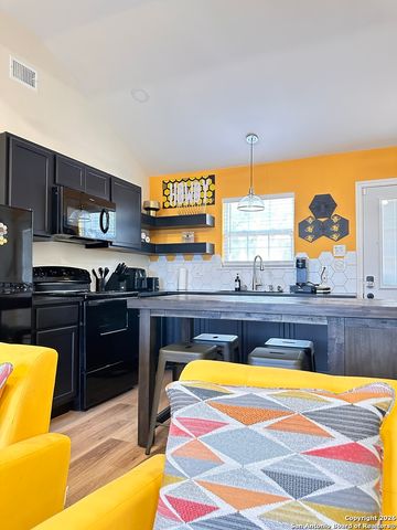 1060 Rockmoor, Canyon Lake, TX 78133