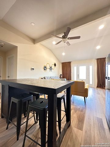 1060 Rockmoor, Canyon Lake, TX 78133