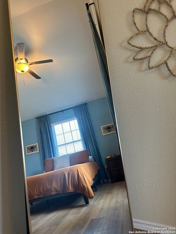 1060 Rockmoor, Canyon Lake, TX 78133