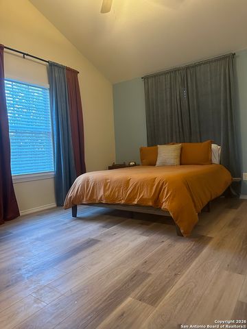 1060 Rockmoor, Canyon Lake, TX 78133