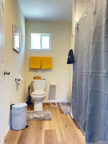 1060 Rockmoor, Canyon Lake, TX 78133