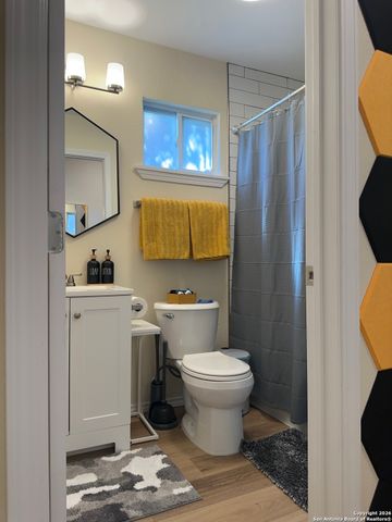 1060 Rockmoor, Canyon Lake, TX 78133