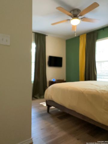 1060 Rockmoor, Canyon Lake, TX 78133