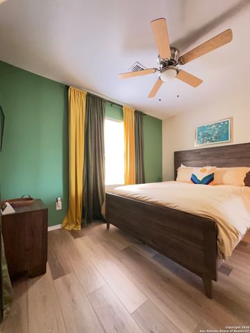 1060 Rockmoor, Canyon Lake, TX 78133