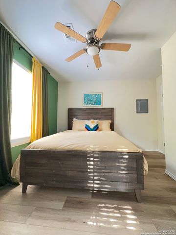 1060 Rockmoor, Canyon Lake, TX 78133