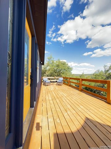 1060 Rockmoor, Canyon Lake, TX 78133