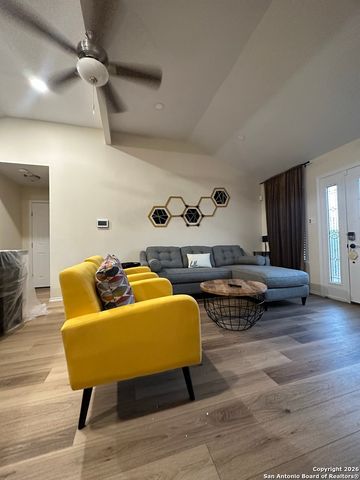 1060 Rockmoor, Canyon Lake, TX 78133