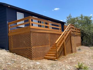 1060 Rockmoor, Canyon Lake, TX 78133