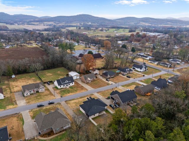 145 Mockingbird Ln, Hartsville, TN 37074