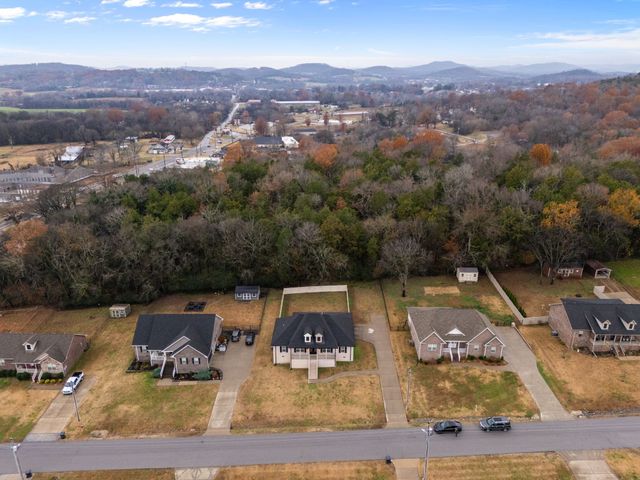 145 Mockingbird Ln, Hartsville, TN 37074