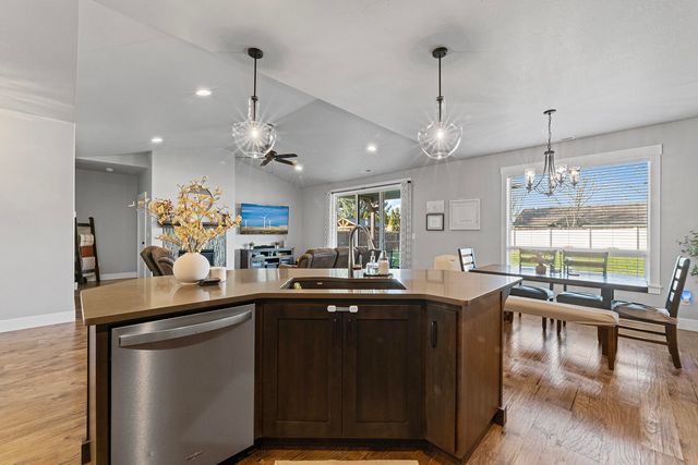 1043 Arrowhead Trail, Eagle Point, OR 97524