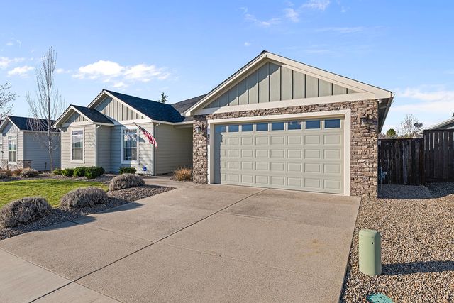 1043 Arrowhead Trail, Eagle Point, OR 97524