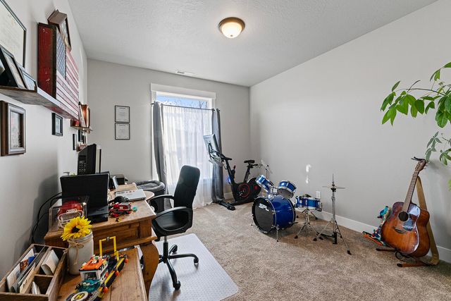 1043 Arrowhead Trail, Eagle Point, OR 97524