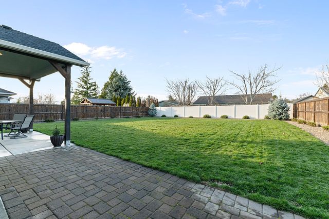 1043 Arrowhead Trail, Eagle Point, OR 97524