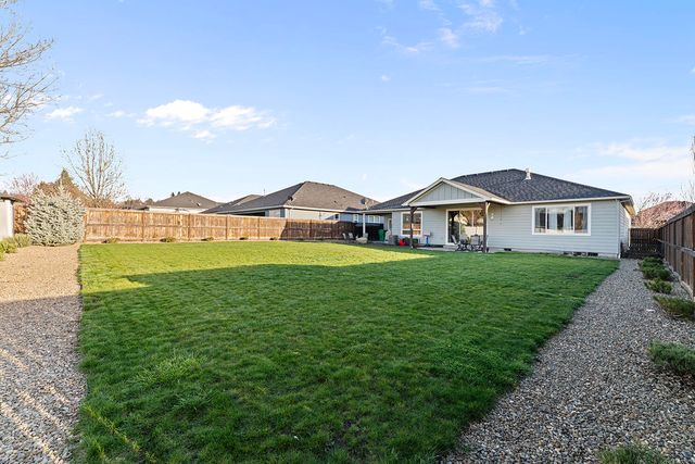 1043 Arrowhead Trail, Eagle Point, OR 97524