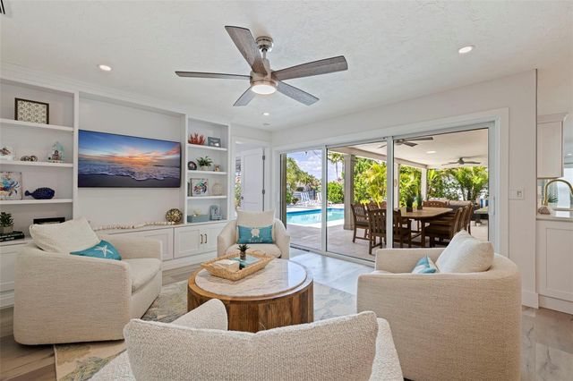 1971 MASSACHUSETTS AVENUE NE, St Petersburg, FL 33703