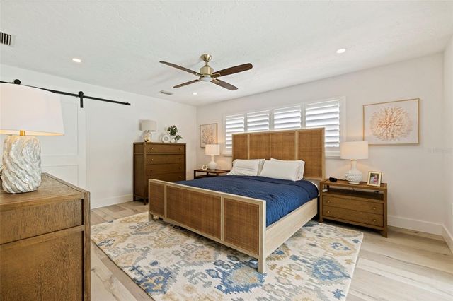 1971 MASSACHUSETTS AVENUE NE, St Petersburg, FL 33703