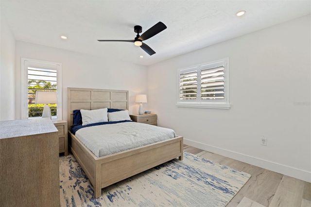 1971 MASSACHUSETTS AVENUE NE, St Petersburg, FL 33703