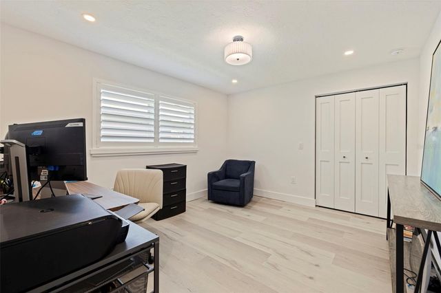 1971 MASSACHUSETTS AVENUE NE, St Petersburg, FL 33703