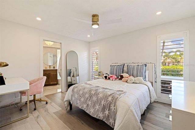 1971 MASSACHUSETTS AVENUE NE, St Petersburg, FL 33703