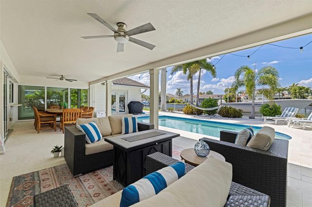 1971 MASSACHUSETTS AVENUE NE, St Petersburg, FL 33703