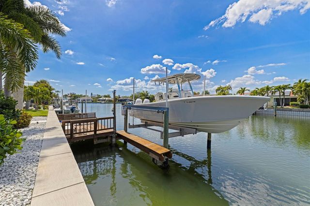 1971 MASSACHUSETTS AVENUE NE, St Petersburg, FL 33703