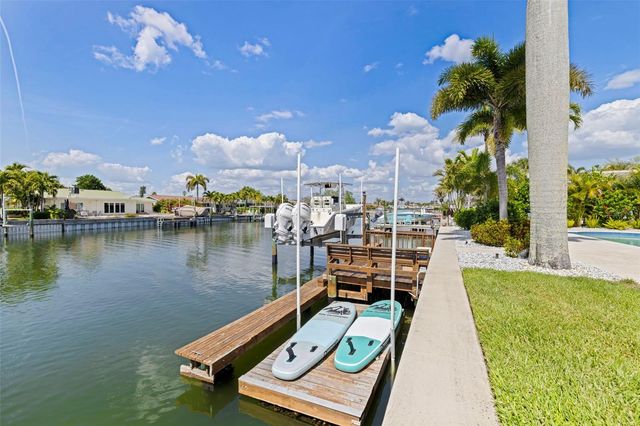 1971 MASSACHUSETTS AVENUE NE, St Petersburg, FL 33703