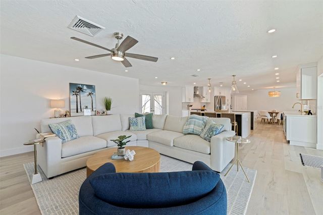 1971 MASSACHUSETTS AVENUE NE, St Petersburg, FL 33703