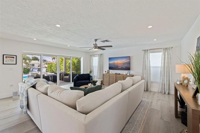 1971 MASSACHUSETTS AVENUE NE, St Petersburg, FL 33703