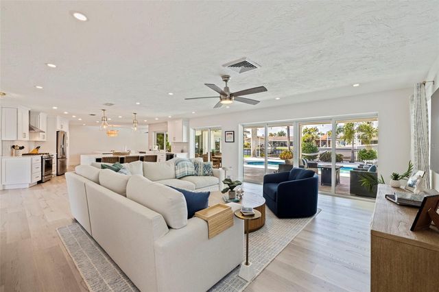 1971 MASSACHUSETTS AVENUE NE, St Petersburg, FL 33703