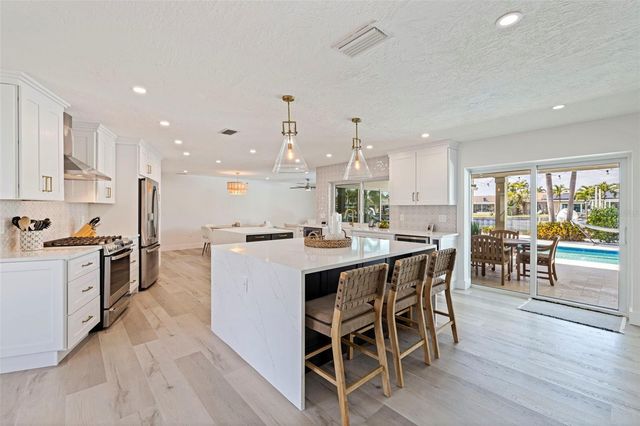 1971 MASSACHUSETTS AVENUE NE, St Petersburg, FL 33703