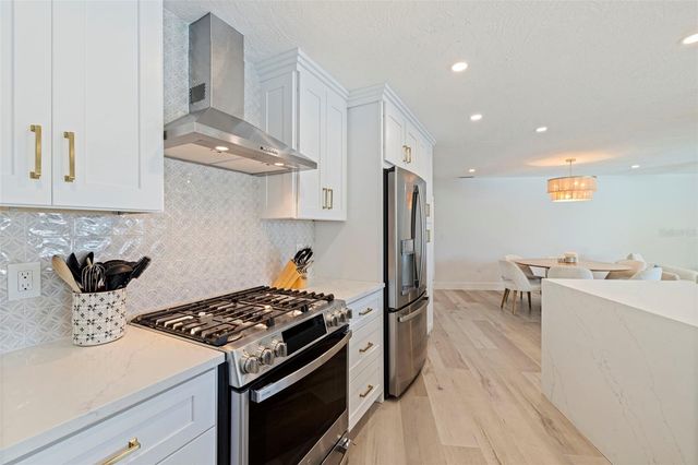 1971 MASSACHUSETTS AVENUE NE, St Petersburg, FL 33703