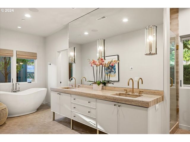 1933 HIGHLANDS Loop, Lake Oswego, OR 97034
