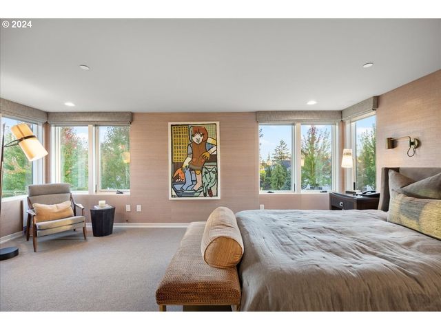 1933 HIGHLANDS Loop, Lake Oswego, OR 97034