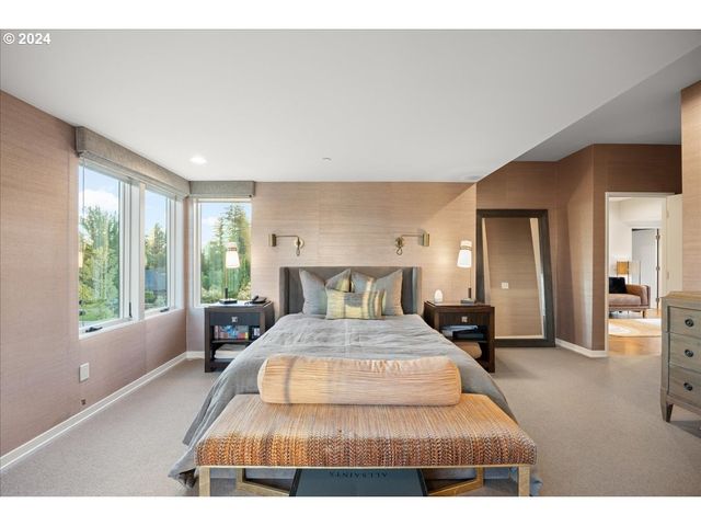 1933 HIGHLANDS Loop, Lake Oswego, OR 97034
