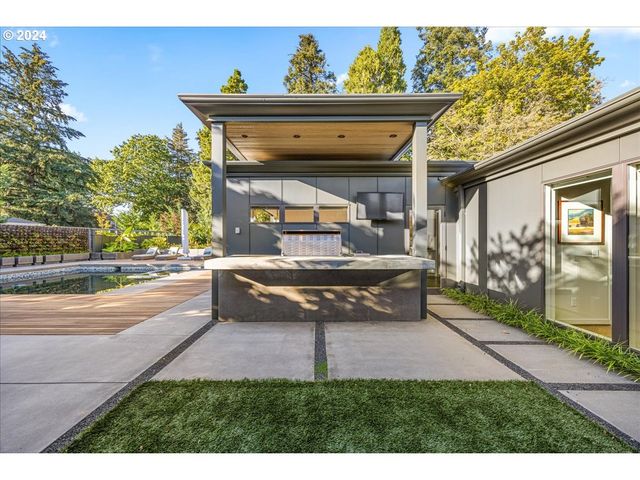 1933 HIGHLANDS Loop, Lake Oswego, OR 97034