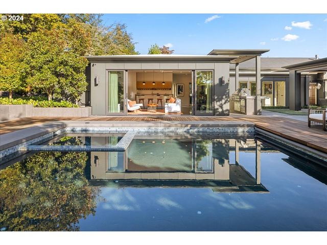 1933 HIGHLANDS Loop, Lake Oswego, OR 97034
