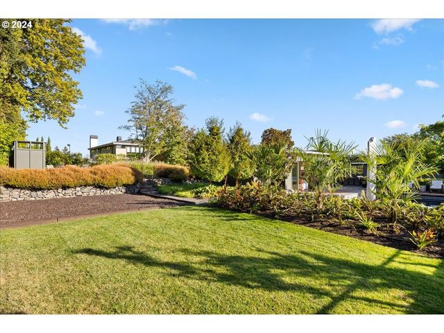 1933 HIGHLANDS Loop, Lake Oswego, OR 97034