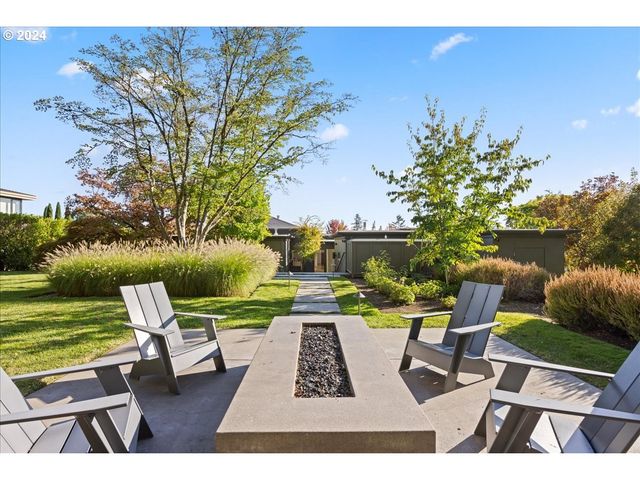 1933 HIGHLANDS Loop, Lake Oswego, OR 97034