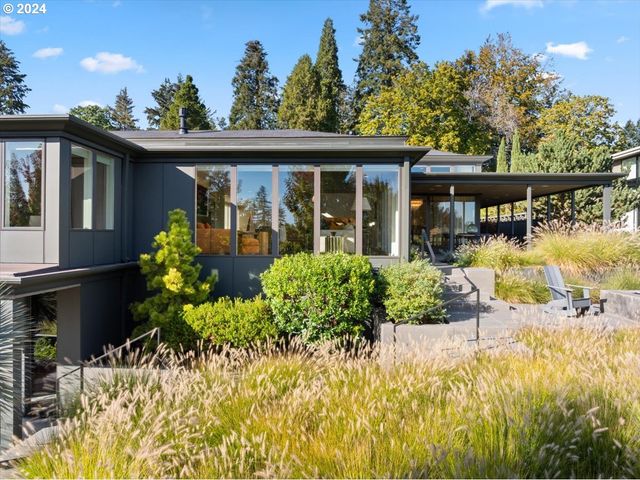 1933 HIGHLANDS Loop, Lake Oswego, OR 97034