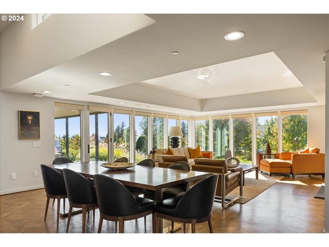 1933 HIGHLANDS Loop, Lake Oswego, OR 97034